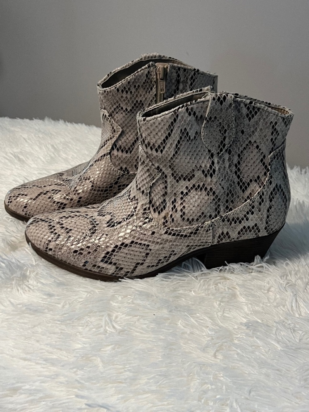 SO Cream Anthia Snakeskin Western Ankle Boots Size 8.5